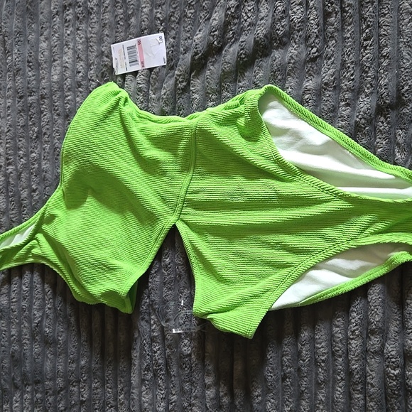 *BUNDLE* 3 One Piece Swim Suits in a M, 8, & 10 - Picture 9 of 12